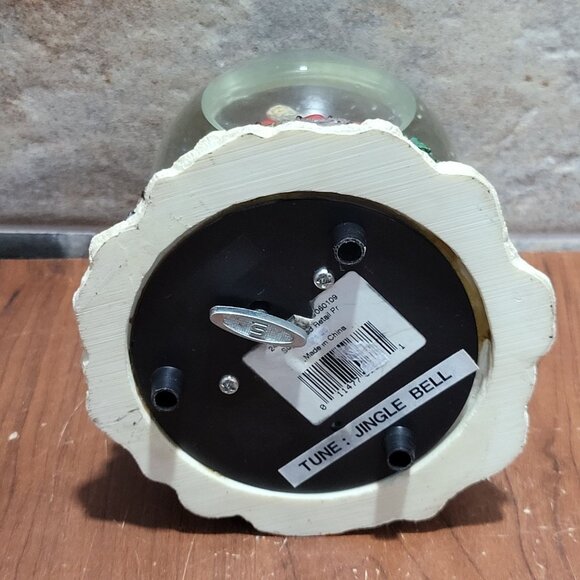 Here Comes Santa Claus Christmas Snow Globe Music Box Plays Jingle Bells Tune - Picture 4 of 12
